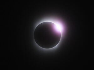 Diamond ring illusion of a total solar eclipse