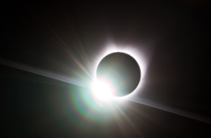 Diamond ring effect during a total eclipse